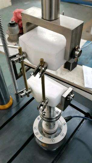 1636618011127855.jpg 往復(fù)疲勞試驗(yàn)夾具.jpg